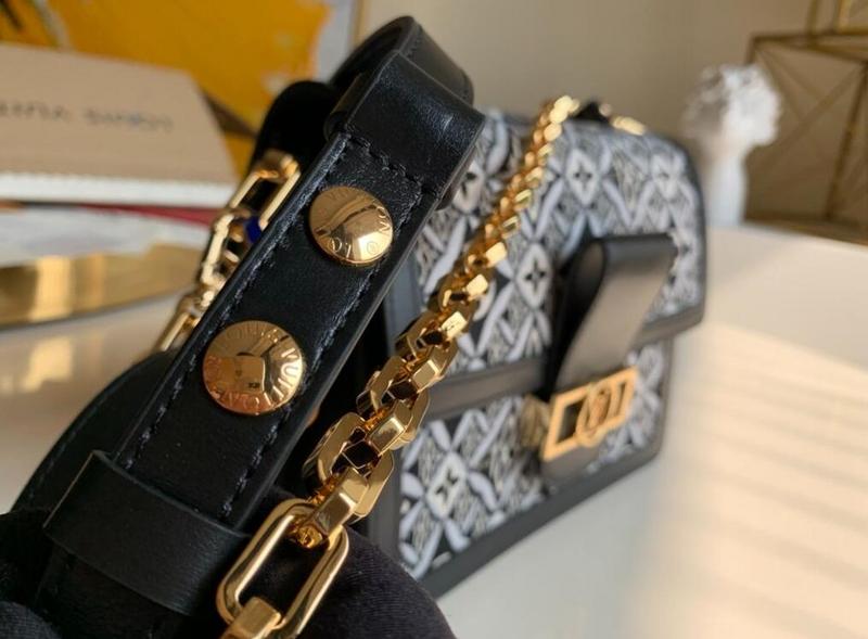 Luxe Touch Bags -   2624