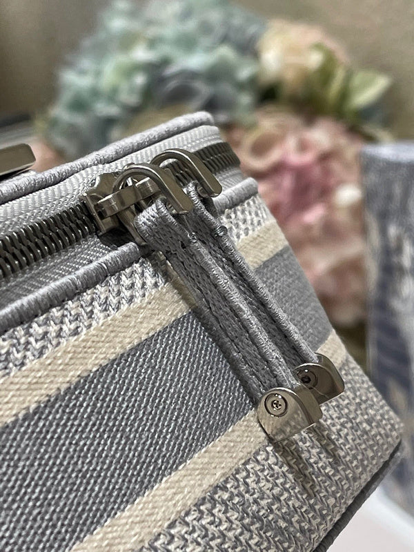 LTB - Luxe Touch Bags - 1930