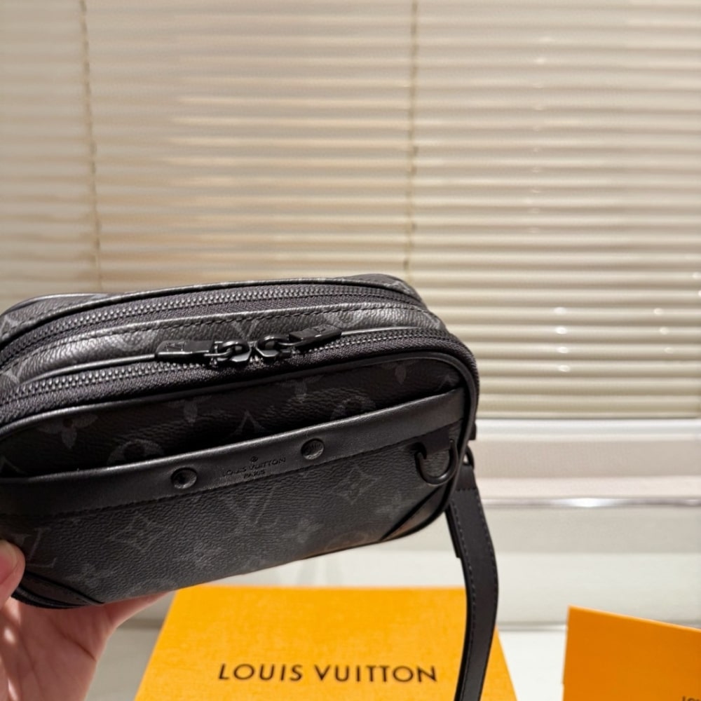 LV ALPHA WEARABLE WALLET MONOGRAM ECLIPSE BLACK 19CM M82542