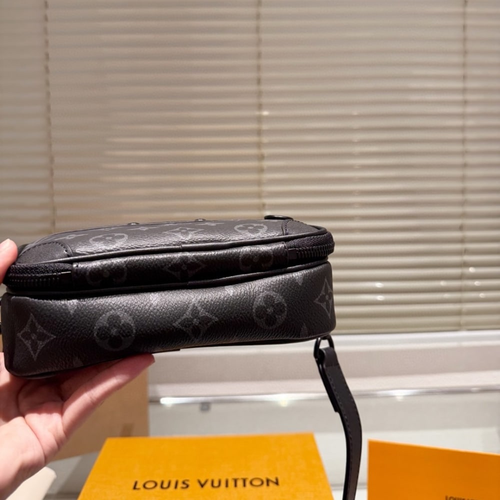LV ALPHA WEARABLE WALLET MONOGRAM ECLIPSE BLACK 19CM M82542