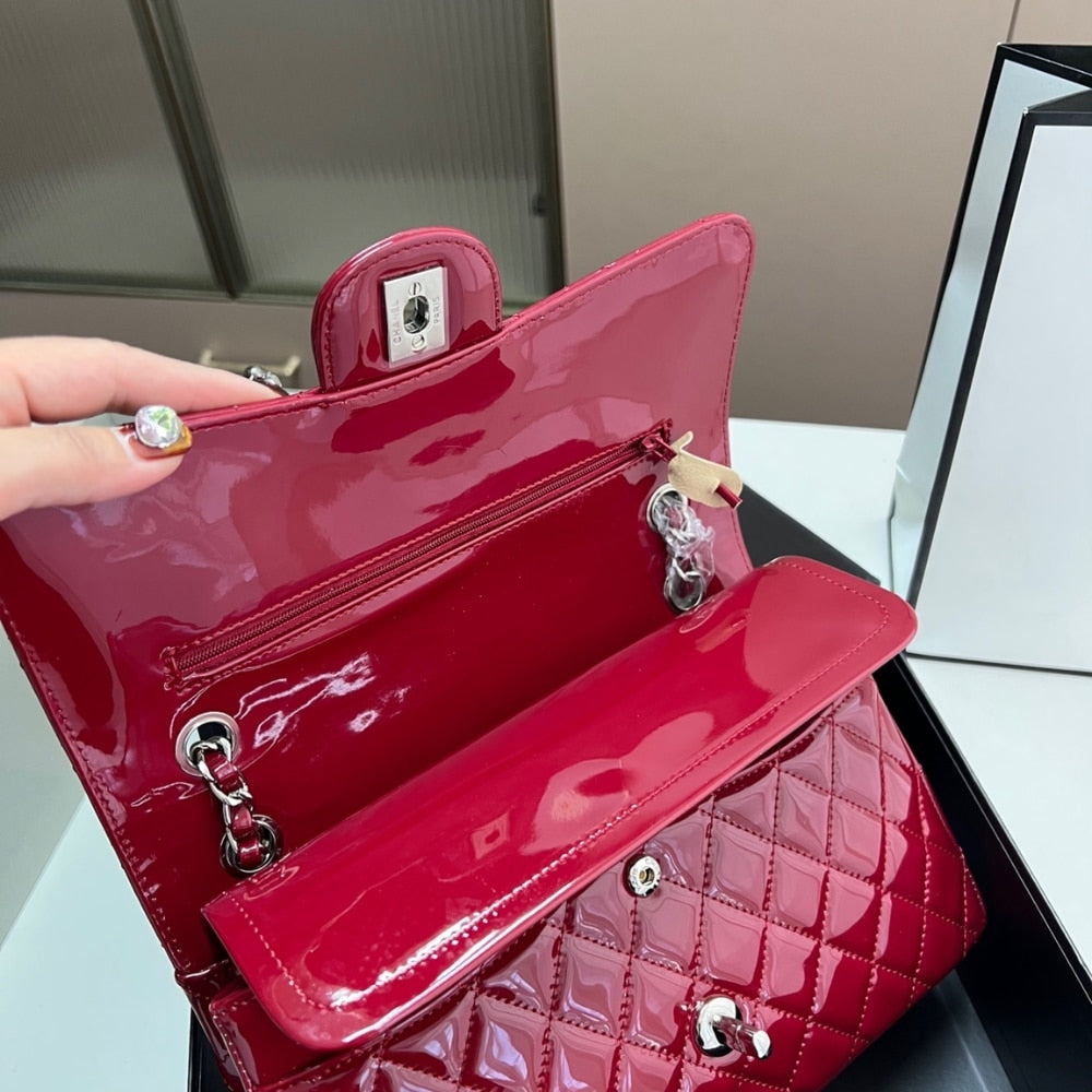 CC MEDIUM CLASSIC DOUBLE FLAP BAG PATENT LEATHER RED 26CM