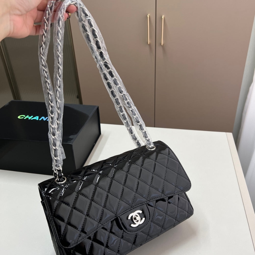 CC MEDIUM CLASSIC DOUBLE FLAP BAG PATENT LEATHER BLACK 26CM