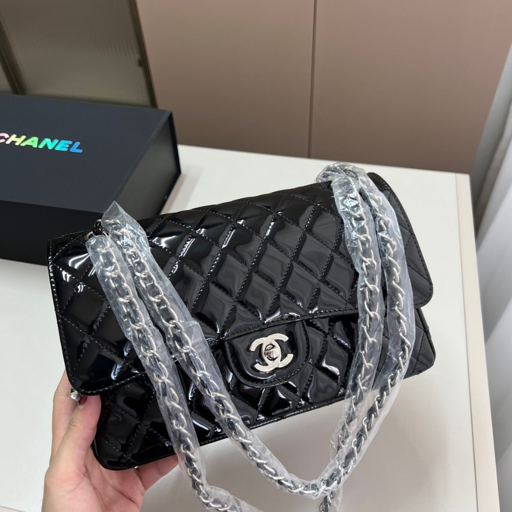 CC MEDIUM CLASSIC DOUBLE FLAP BAG PATENT LEATHER BLACK 26CM