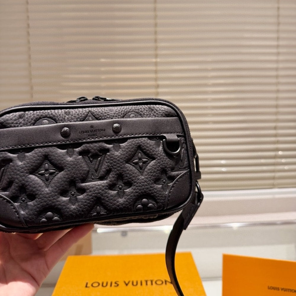 LV ALPHA WEARABLE WALLET MONOGRAM SHADOW BLACK 19CM M82544