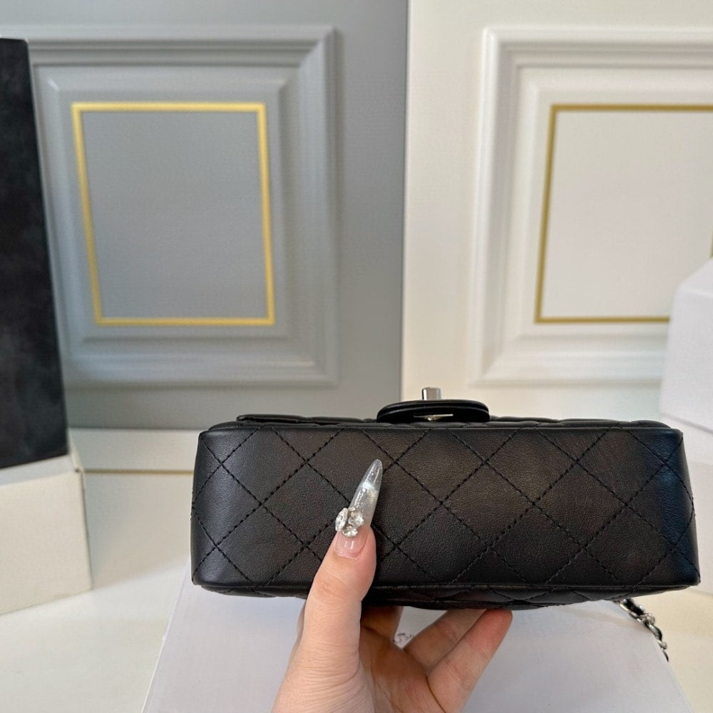 CC MINI FLAP BAG LAMBSKIN BLACK 20CM