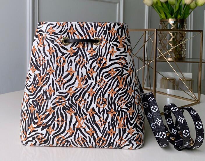 Luxe Touch Bags -   2913