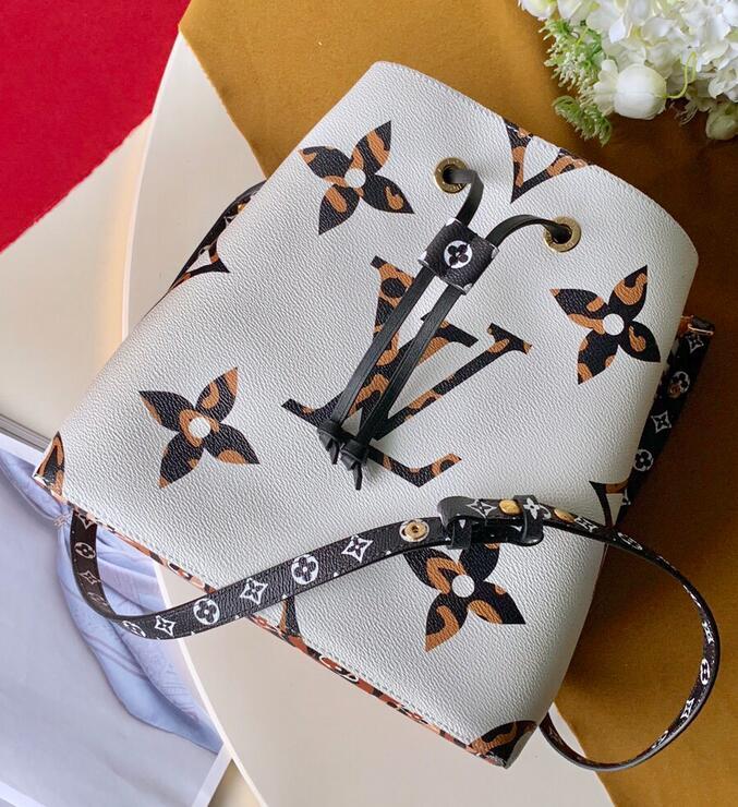 Luxe Touch Bags -   2913