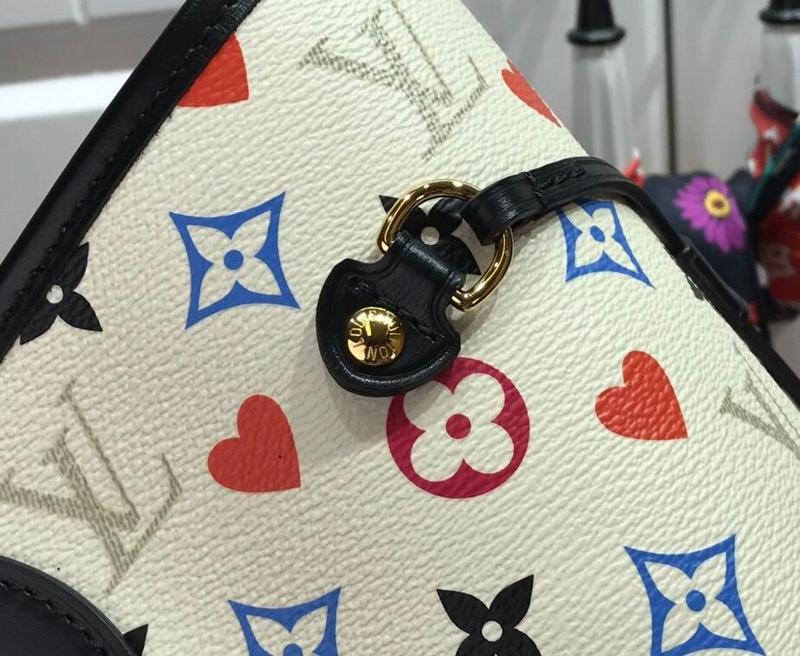 Luxe Touch Bags -   2674