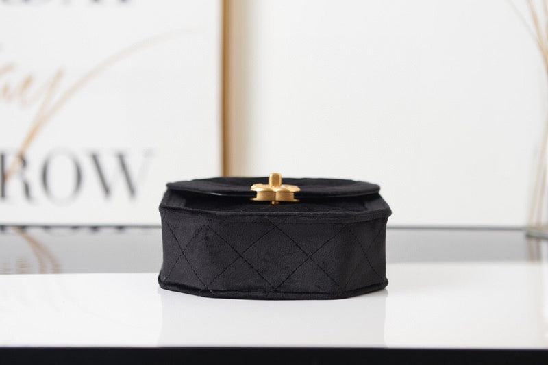 Luxe Touch Bags 

 -  Bags - 3490