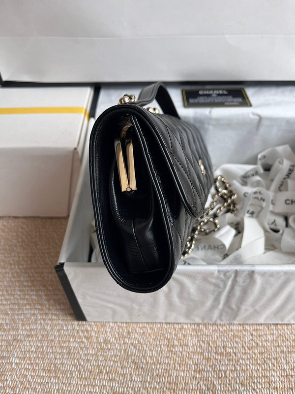 Luxe Touch Bags 

 -  Bags - 3000