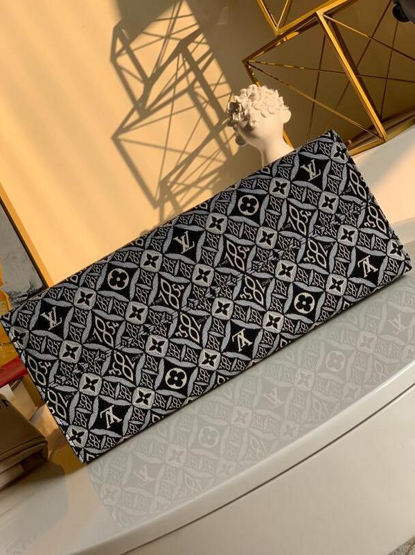 Luxe Touch Bags -   2599