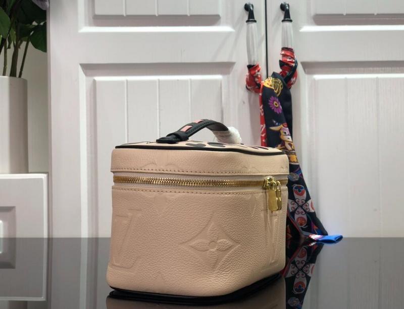 Luxe Touch Bags -   2197