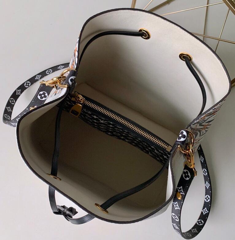 Luxe Touch Bags -   2913