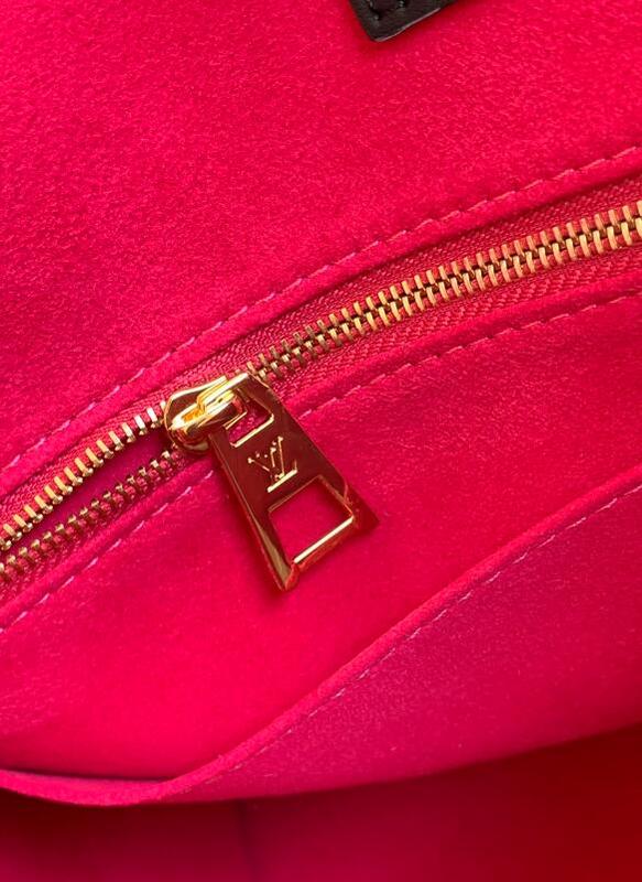 Luxe Touch Bags -   2626