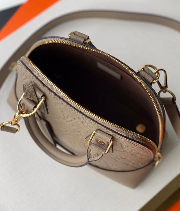 Luxe Touch Bags -   2992