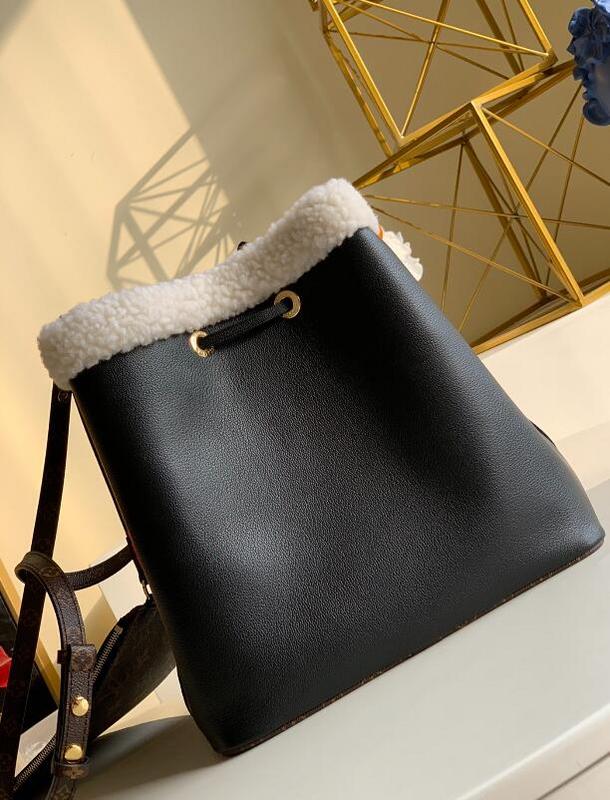 Luxe Touch Bags -   2602