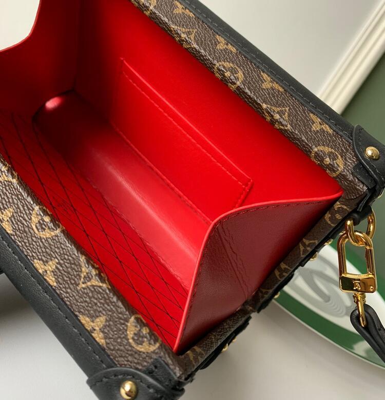 Luxe Touch Bags -   2991