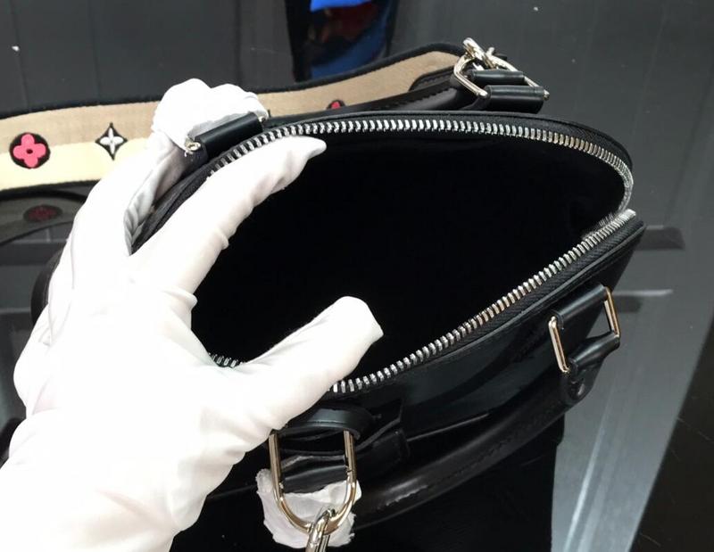 Luxe Touch Bags -   2428