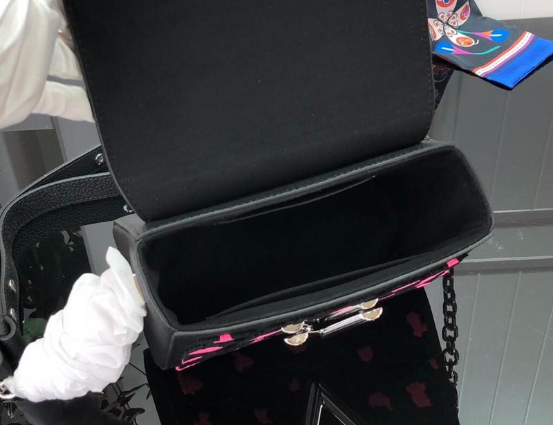 Luxe Touch Bags -   2149