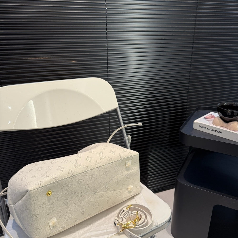LV BELLA TOTE WHITE 33CM