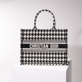 DIR Book Tote black BIG Handbag 1286 Embroidery LOGO black and white
