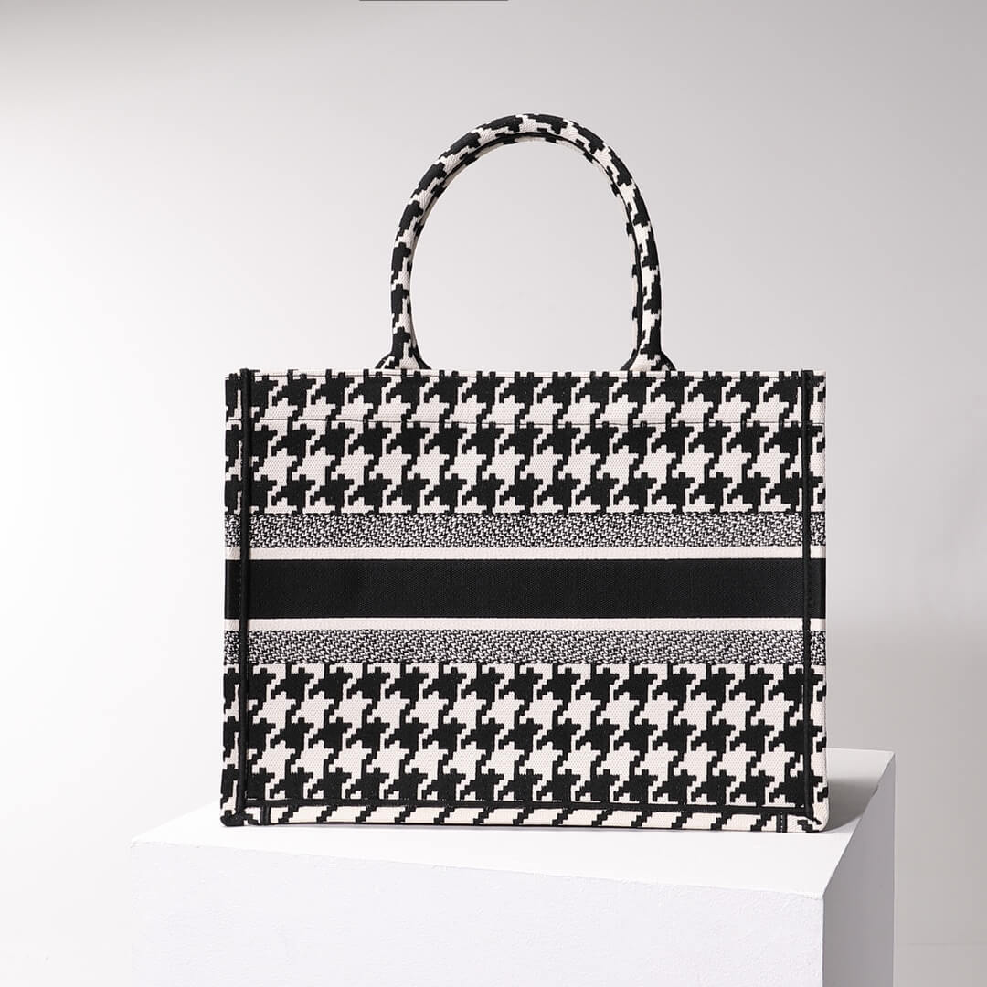 DIR Book Tote black BIG Handbag 1286 Embroidery LOGO black and white