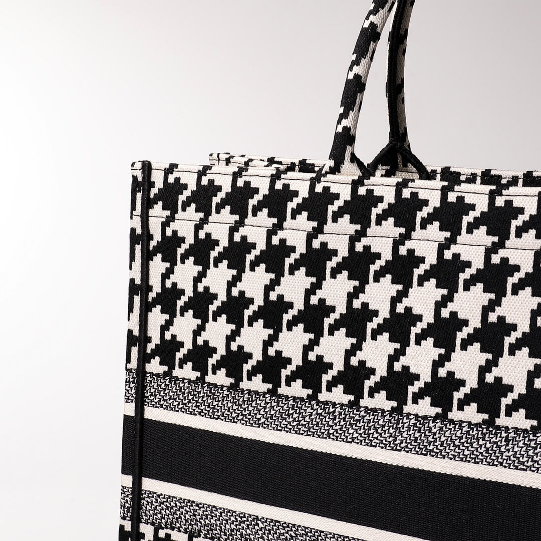 DIR Book Tote black BIG Handbag 1286 Embroidery LOGO black and white