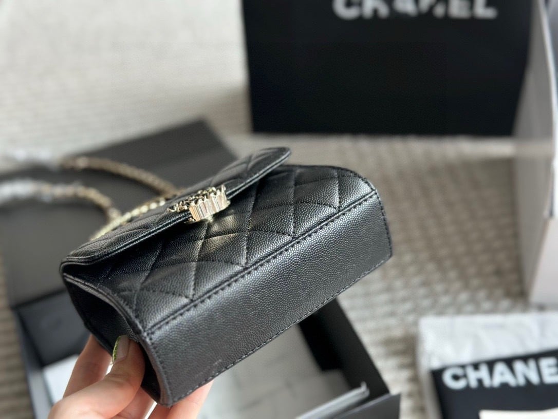 CC CLUTCH BAG WITH CHAIN IN BLACK 15CM