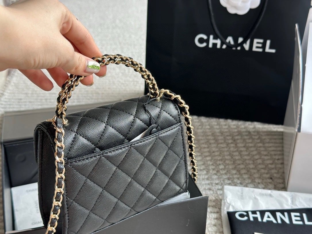 CC CLUTCH BAG WITH CHAIN IN BLACK 15CM