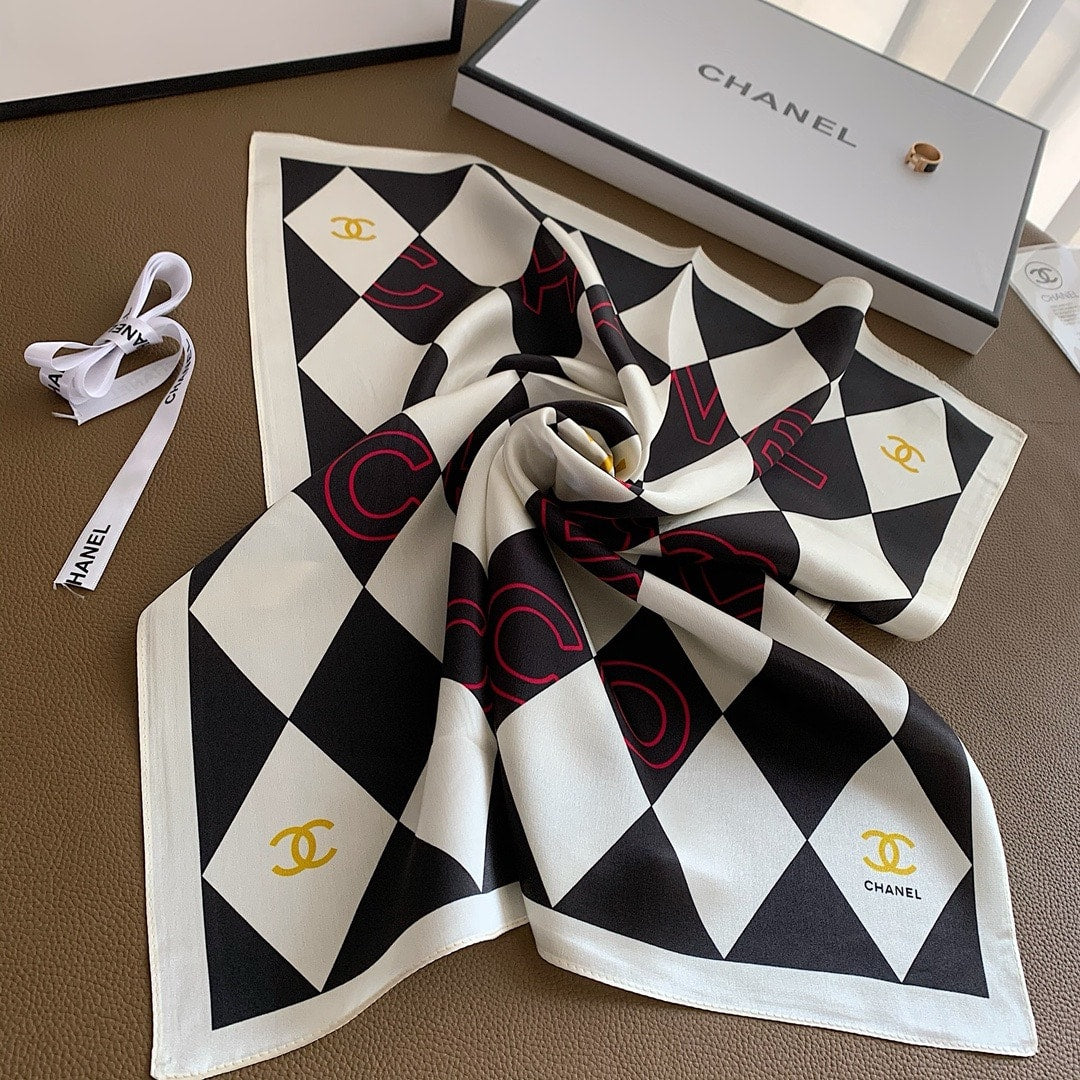 CC COCO CARO SILK SCARF IN WHITE AND BLACK 70CM