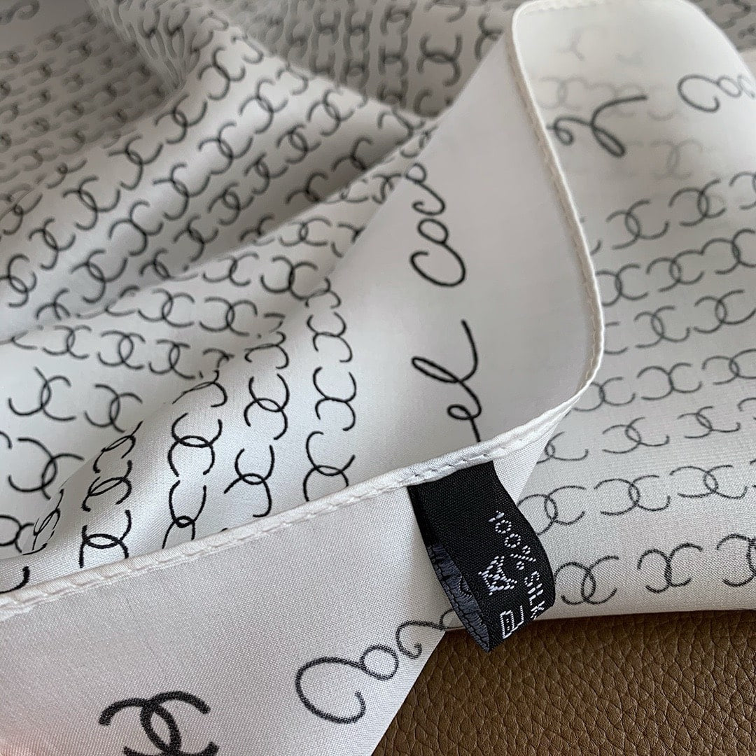 CC COCO SIGNATURE SILK SCARF IN WHITE 70CM