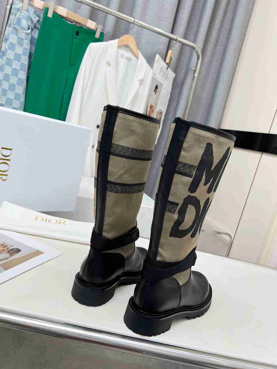 DD D MAJOR BOOT WITH MISS DD PRINT WARM TAUPE KDI929CMV S44X
