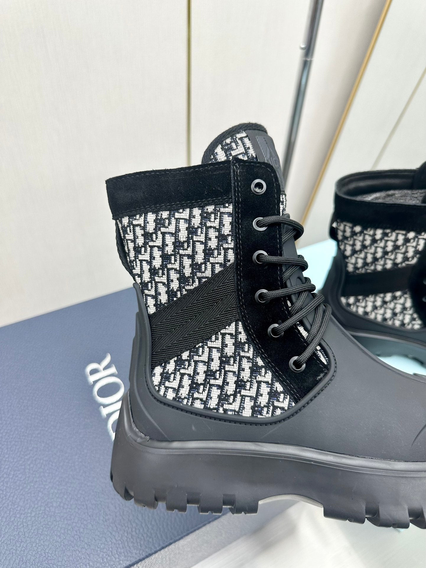 DD GARDEN LACE UP BOOT BLACK 3BO315ZYH H961