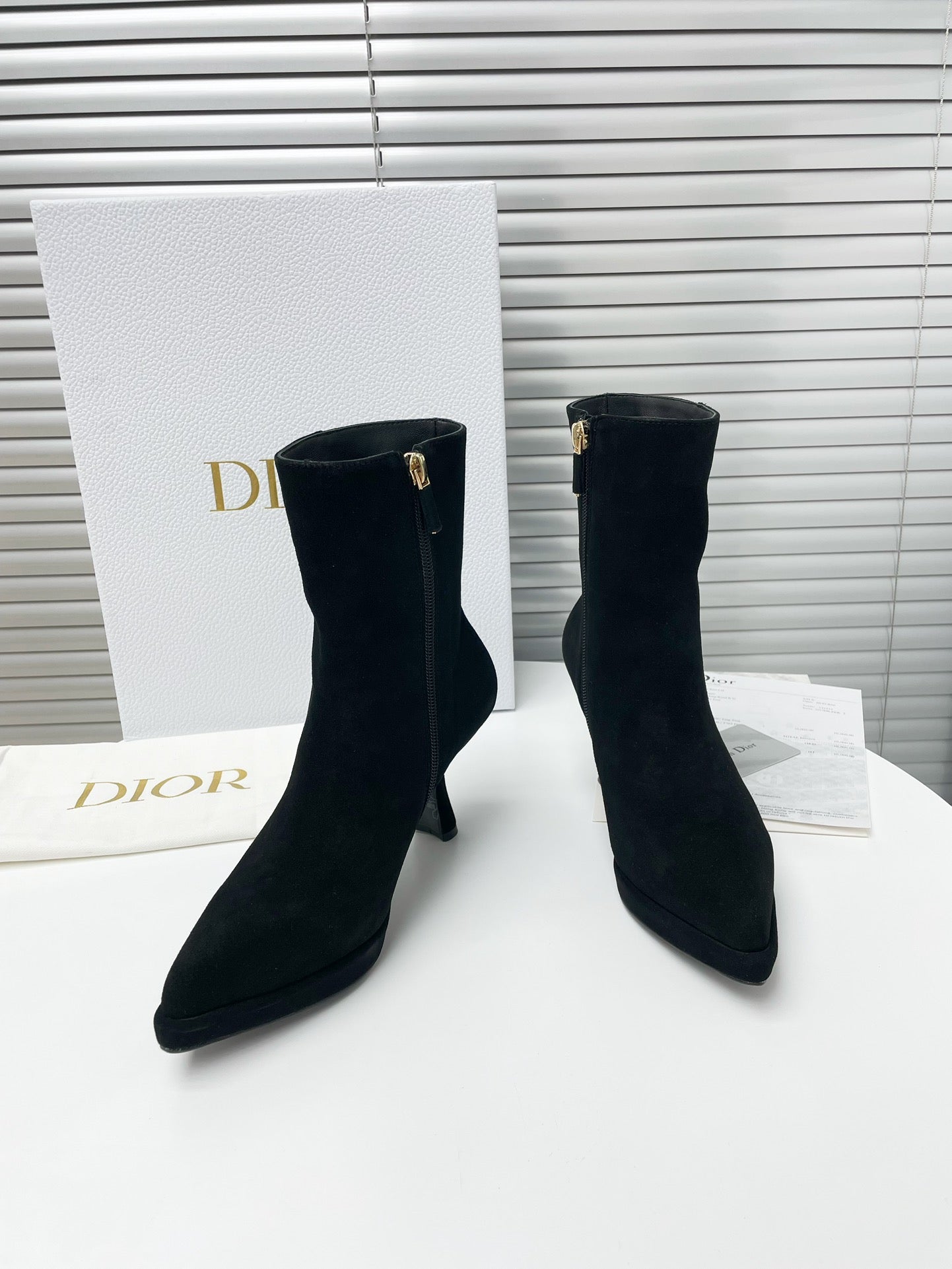 DD SUEDE LEATHER ANKLE BOOTS BLACK