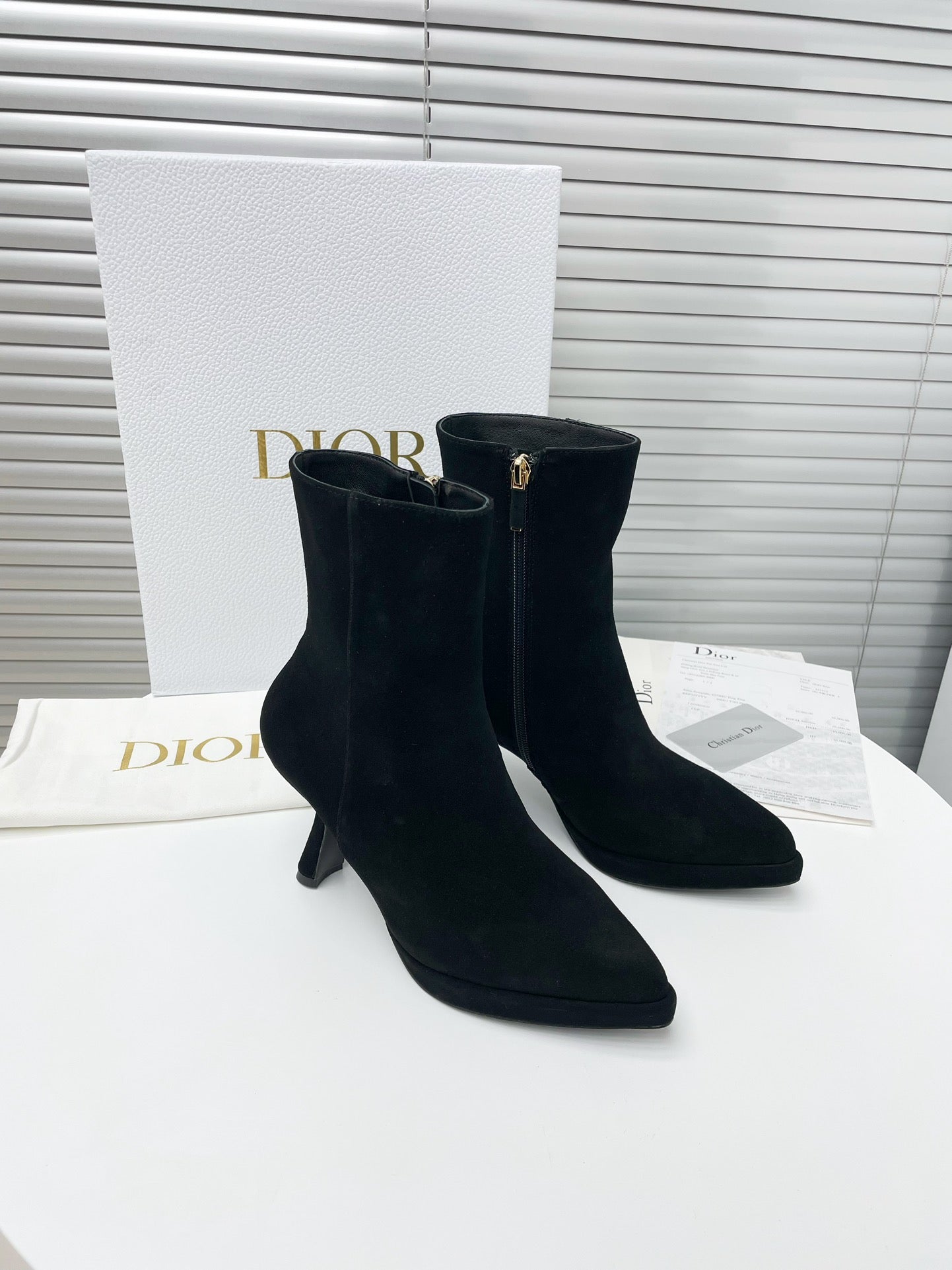 DD SUEDE LEATHER ANKLE BOOTS BLACK