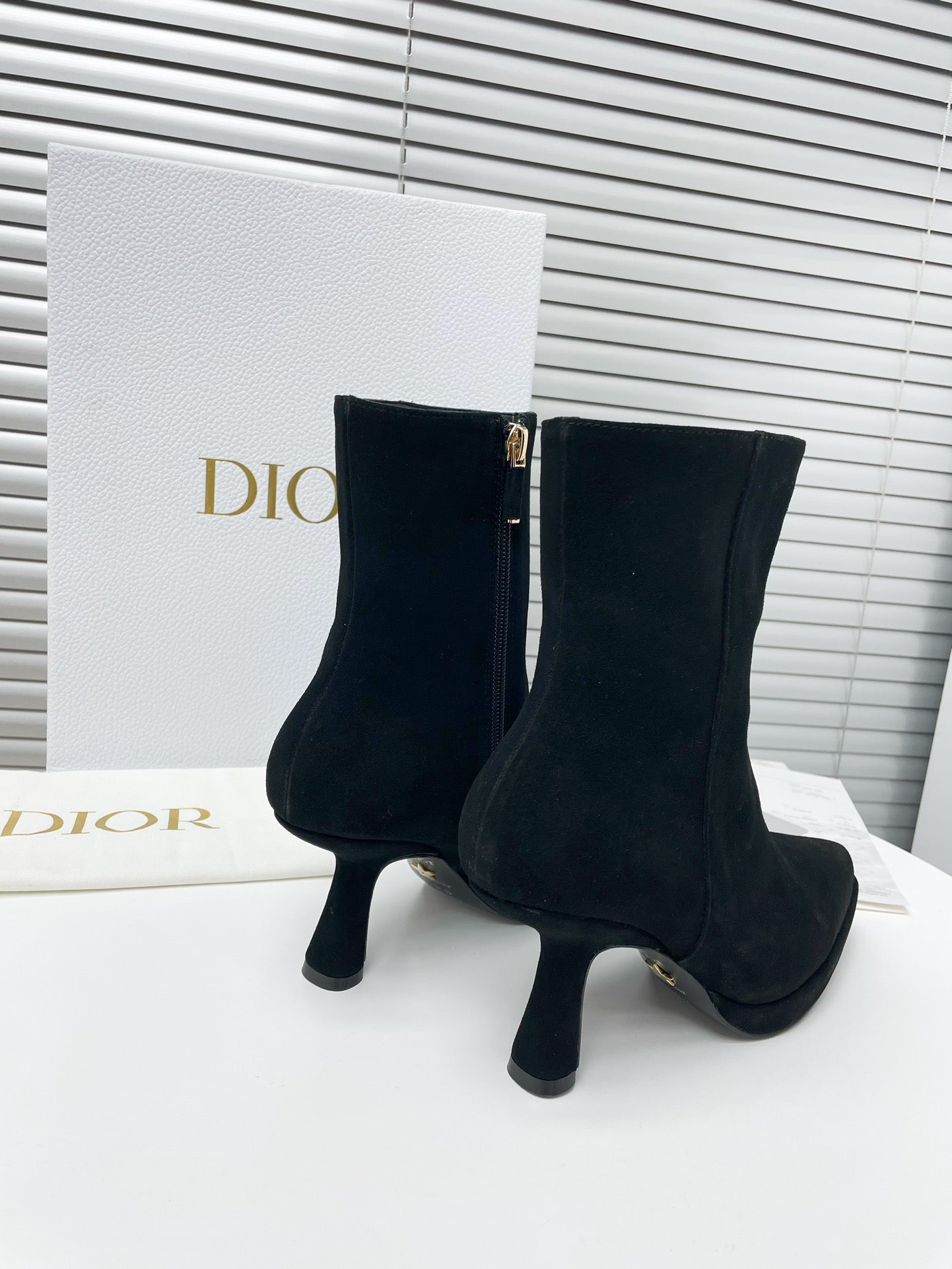 DD SUEDE LEATHER ANKLE BOOTS BLACK