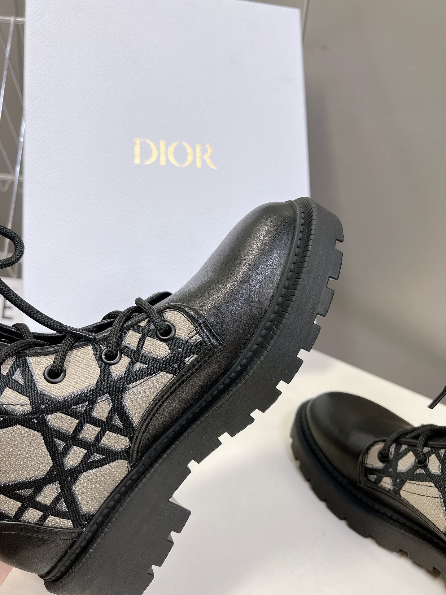 DD D MAJOR BOOTS BLACK AND BEIGE