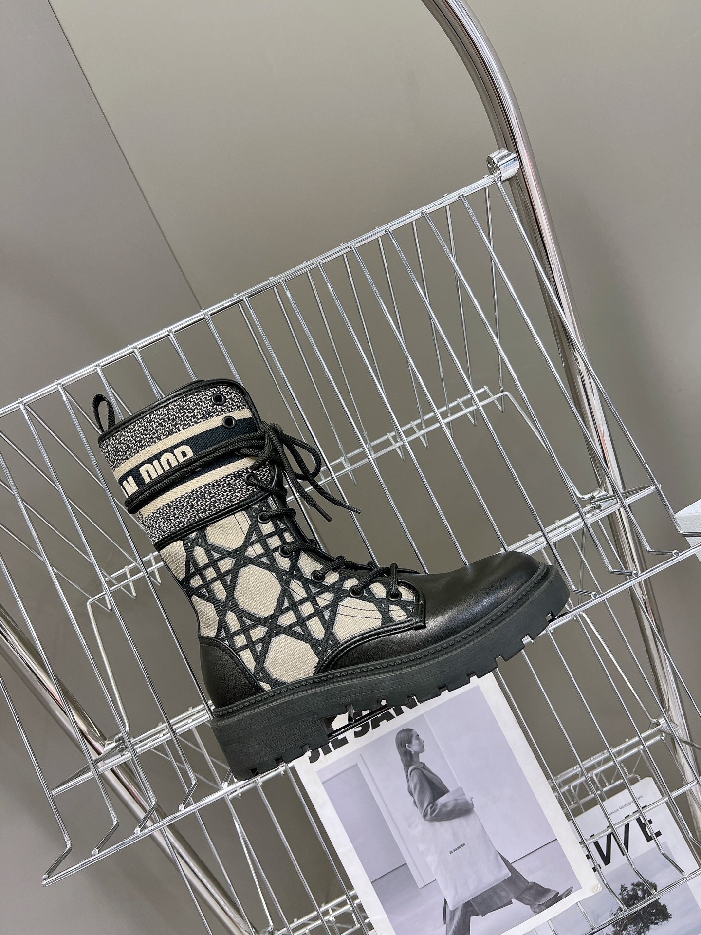 DD D MAJOR BOOTS BLACK AND BEIGE