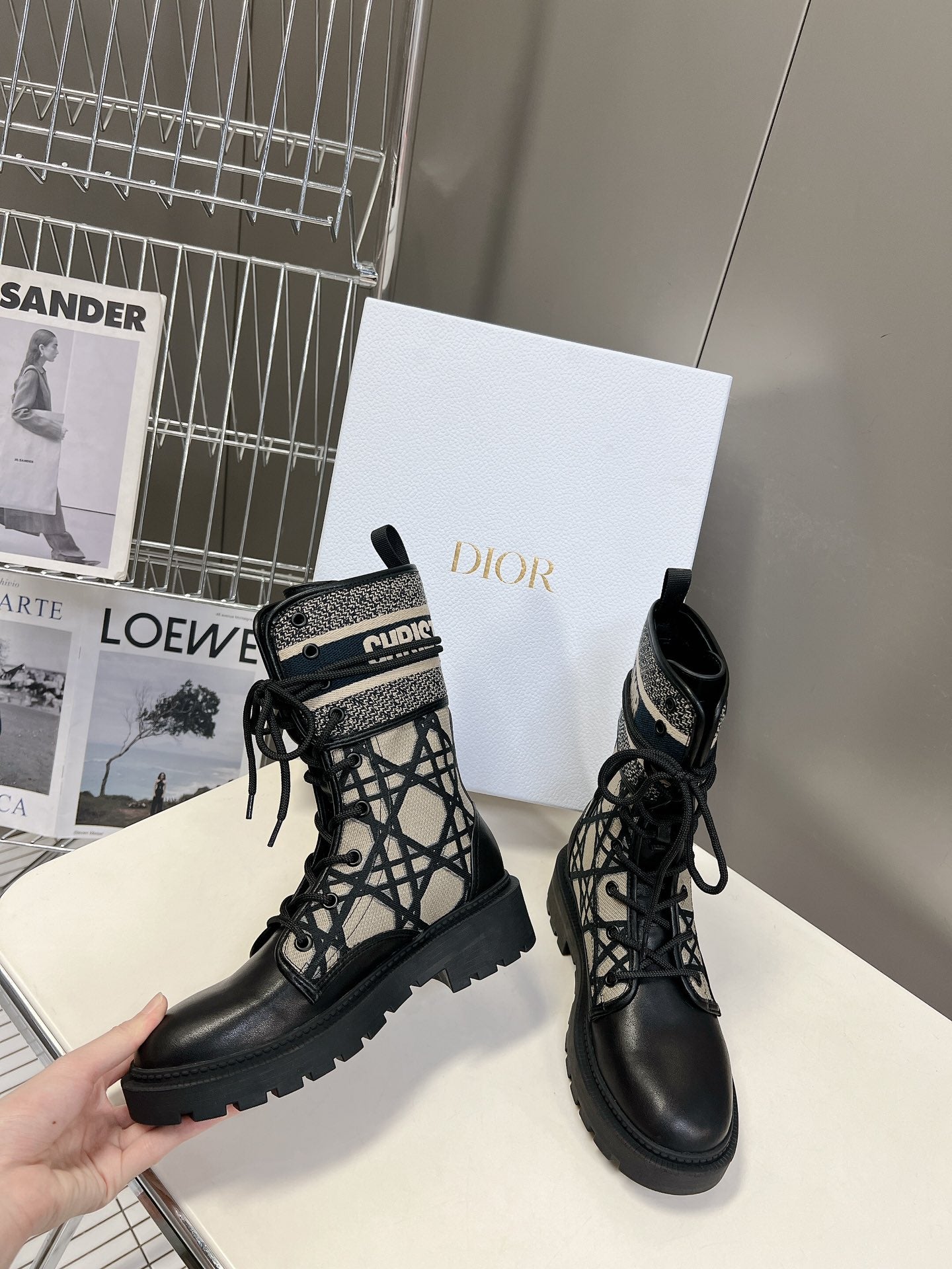 DD D MAJOR BOOTS BLACK AND BEIGE