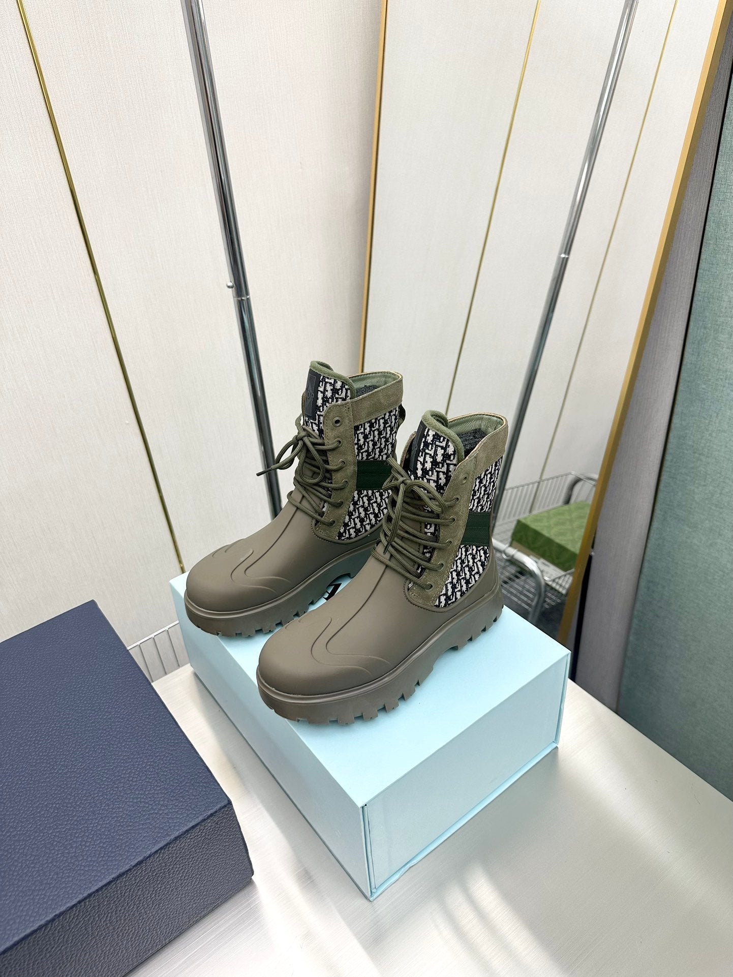 DD GARDEN LACE UP BOOT GREEN