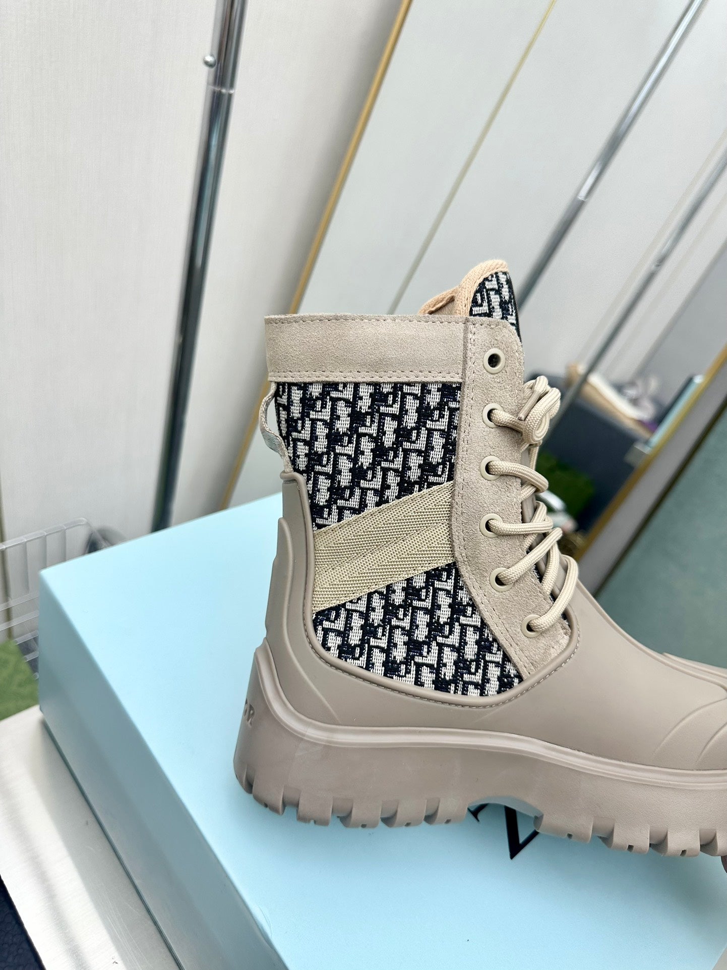 DD GARDEN LACE UP BOOT BEIGE 3BO315ZYH H164