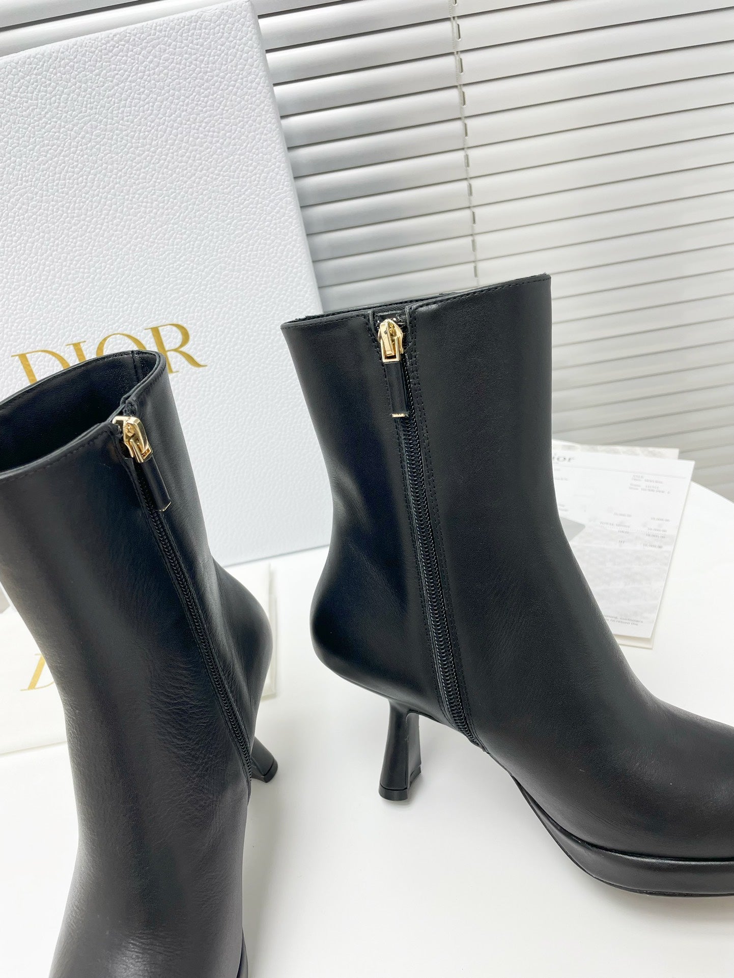 DD LEATHER ANKLE BOOTS BLACK