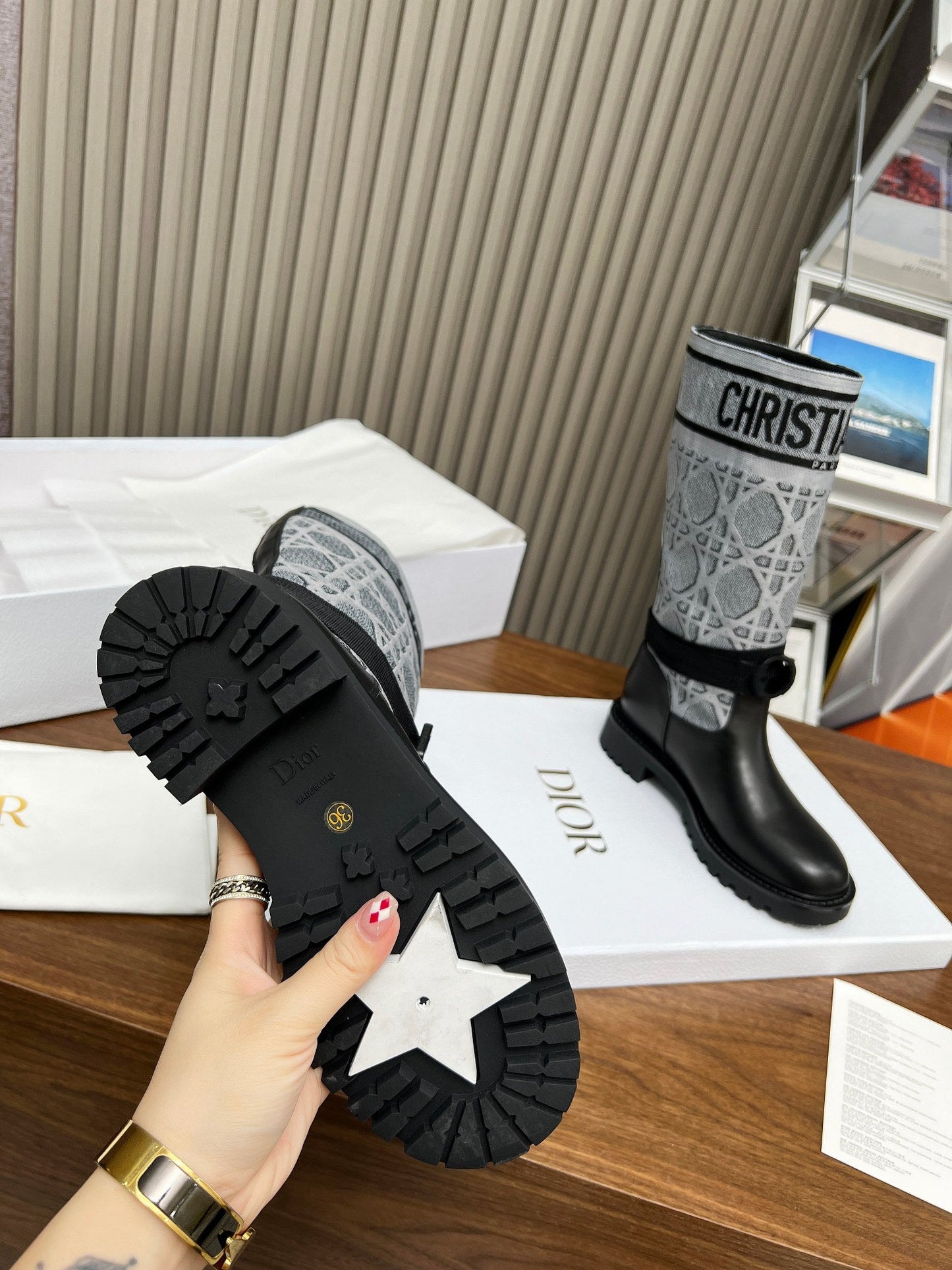 DD D MAJOR BOOT CALFSKIN BLACK AND GREY