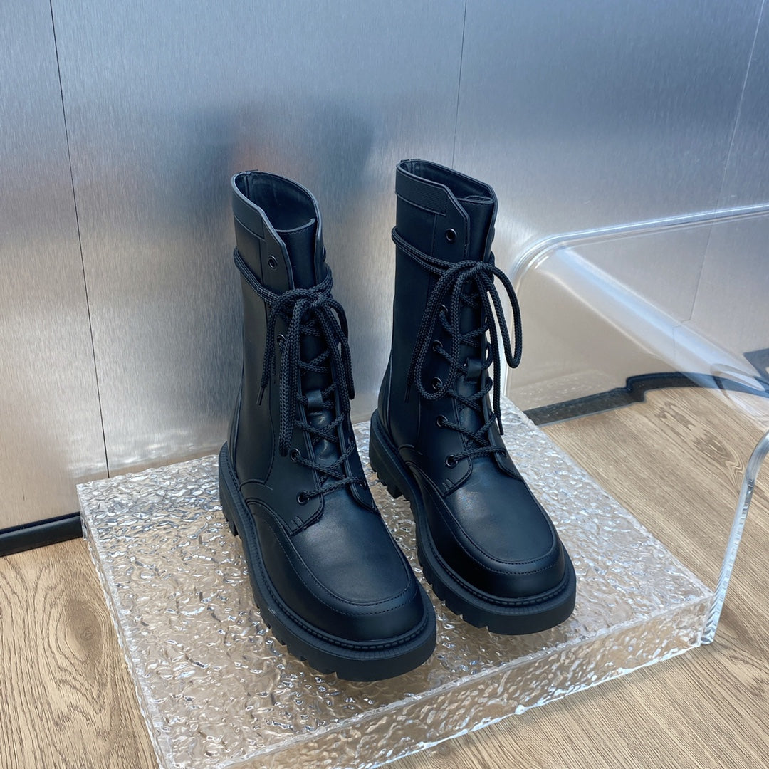 DD D TRAP ANKLE BOOT BLACK