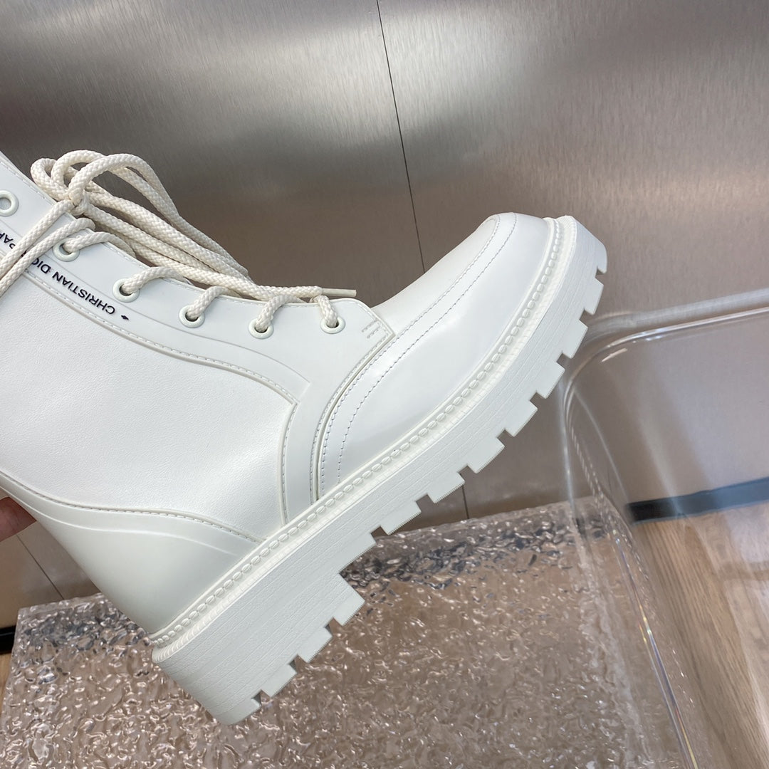 DD D TRAP ANKLE BOOT WHITE