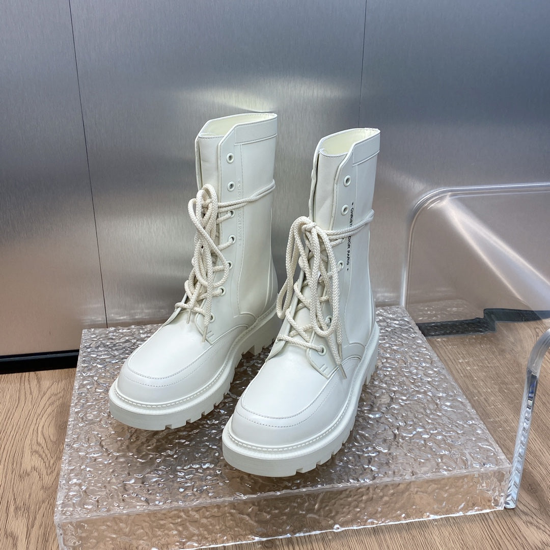 DD D TRAP ANKLE BOOT WHITE