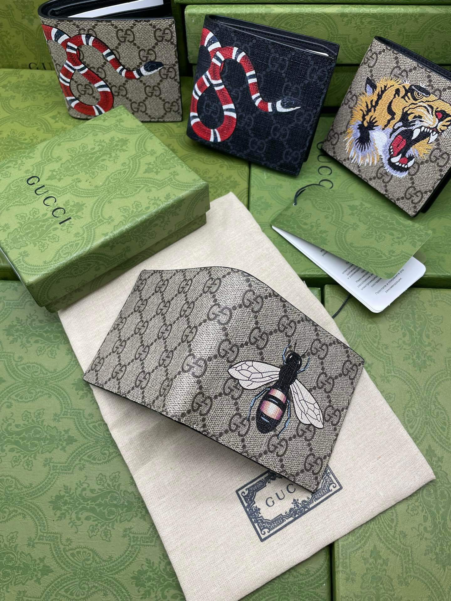 GC PVC Screen Printing bee wallet black 451268