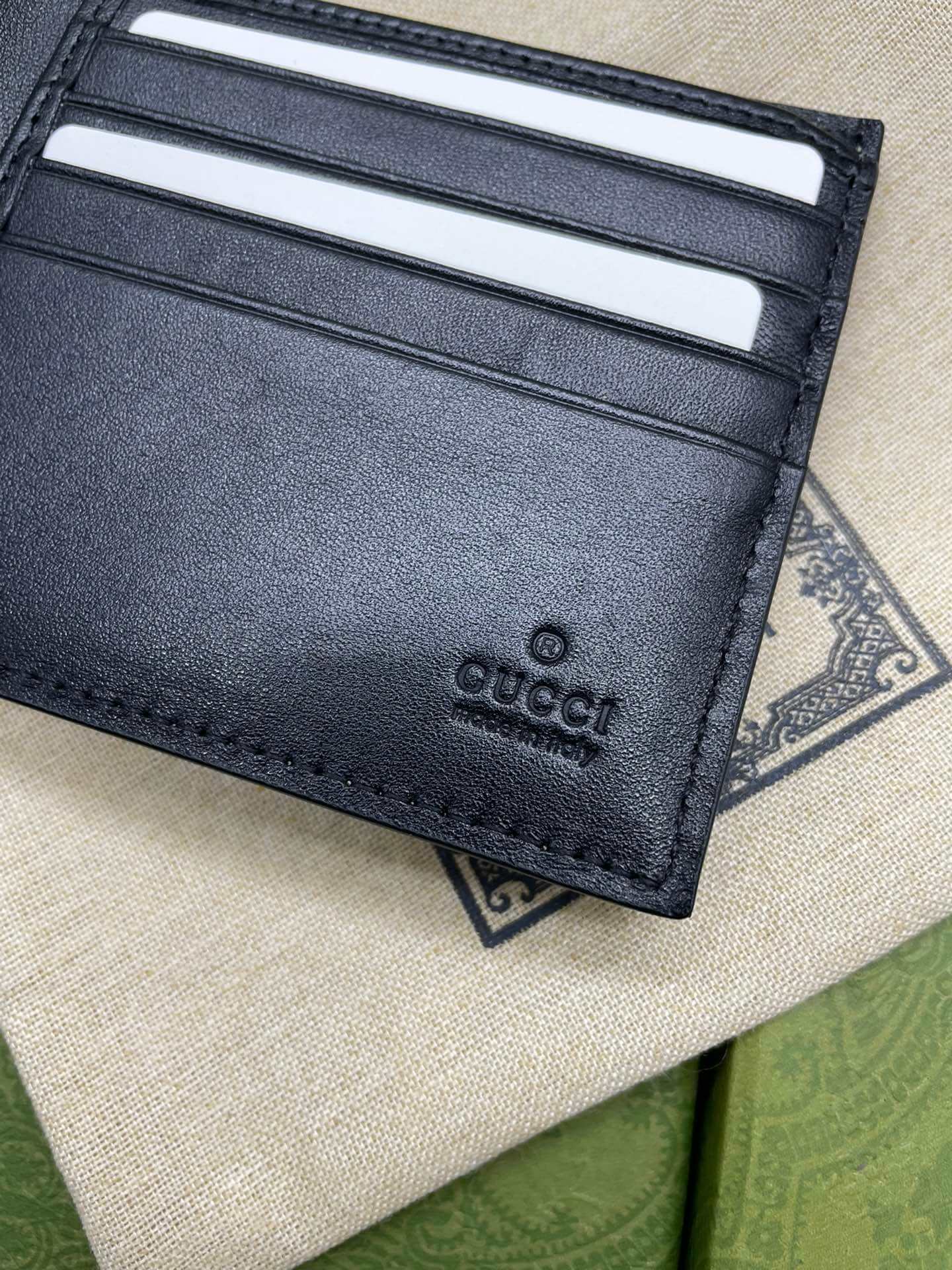 GC PVC Screen Printing bee wallet black 451268