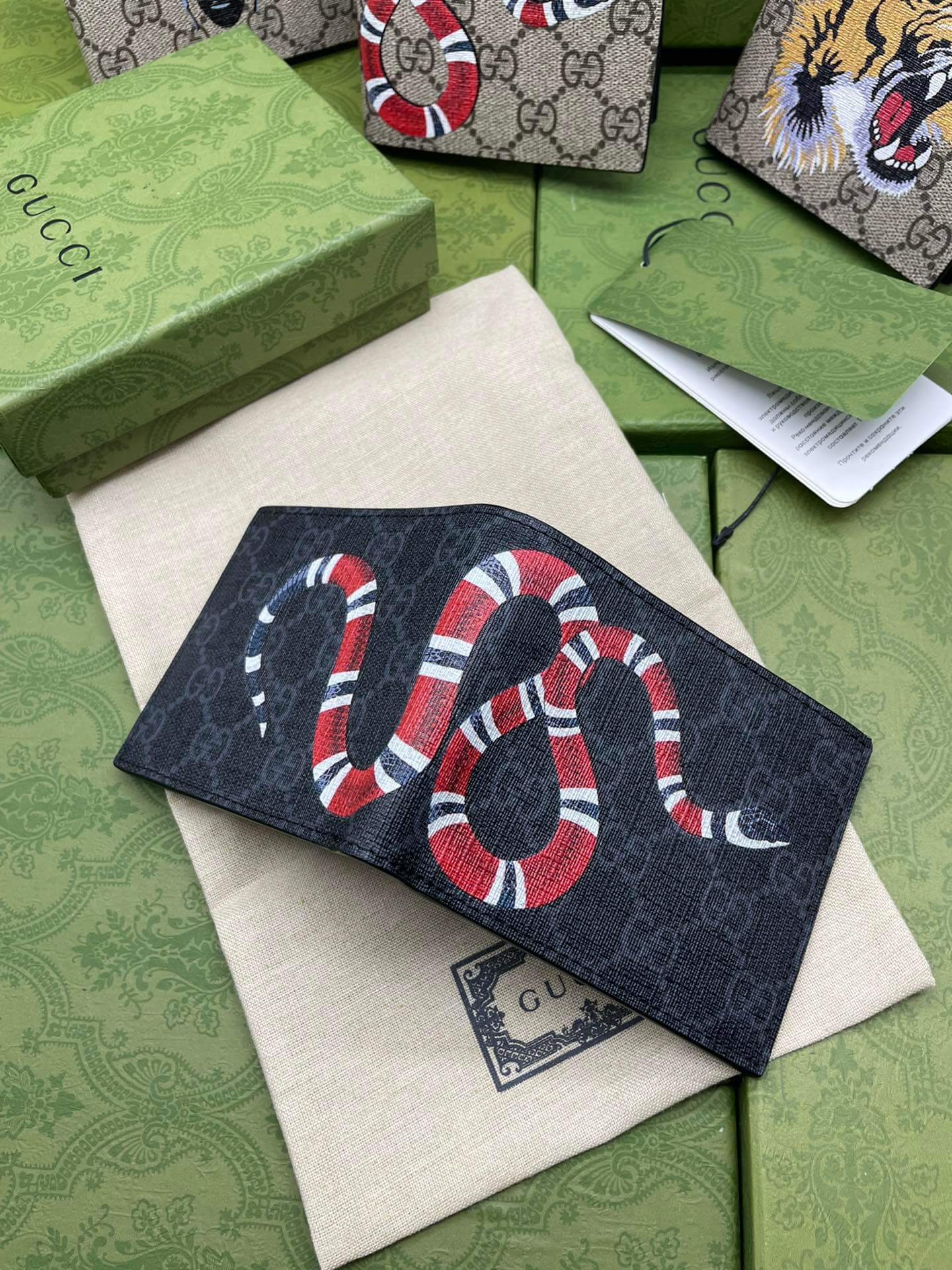 GC PVC Screen Printing snake wallet black 451268