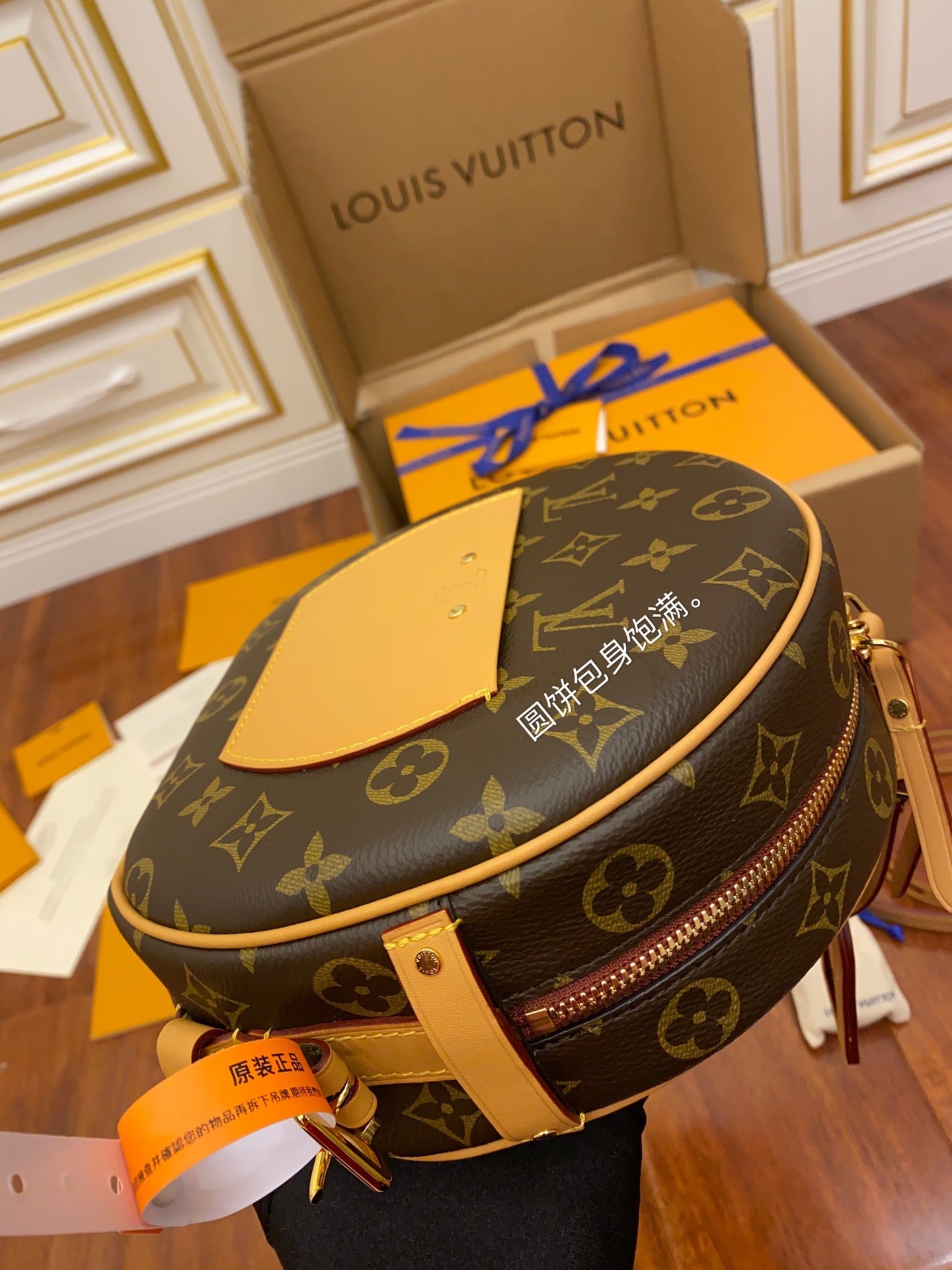 M52294 Boite Chapeau souple shoulder bag Crossbody monogram brown